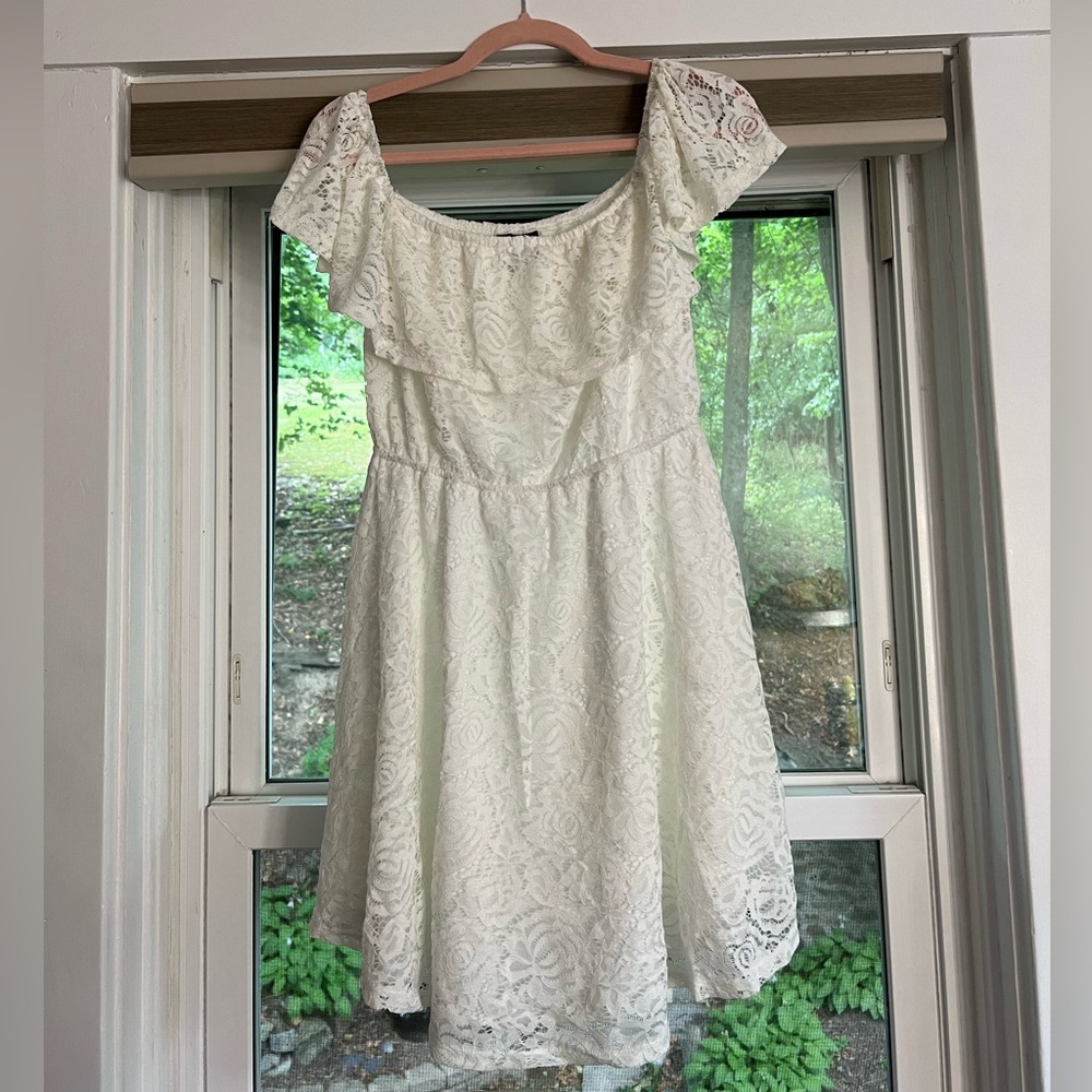 White lace off the shoulder dress